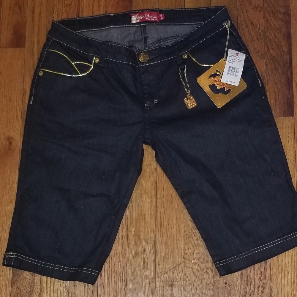 Apple Bottom capri shorts